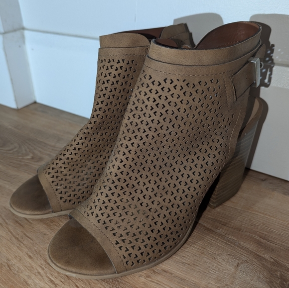 Soda Tan Chunky Open Toe Heel - Picture 8 of 8